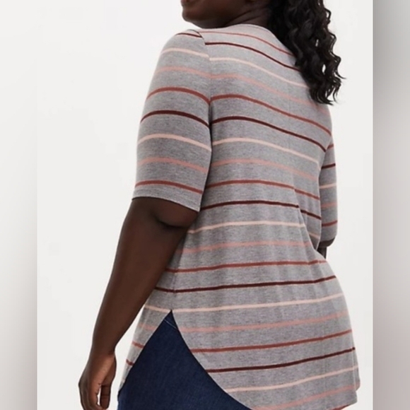 Torrid NWT Super Soft Knit Gray Pink Stripe Short Sleeve Favorite Tunic Shirt. - Picture 3 of 10